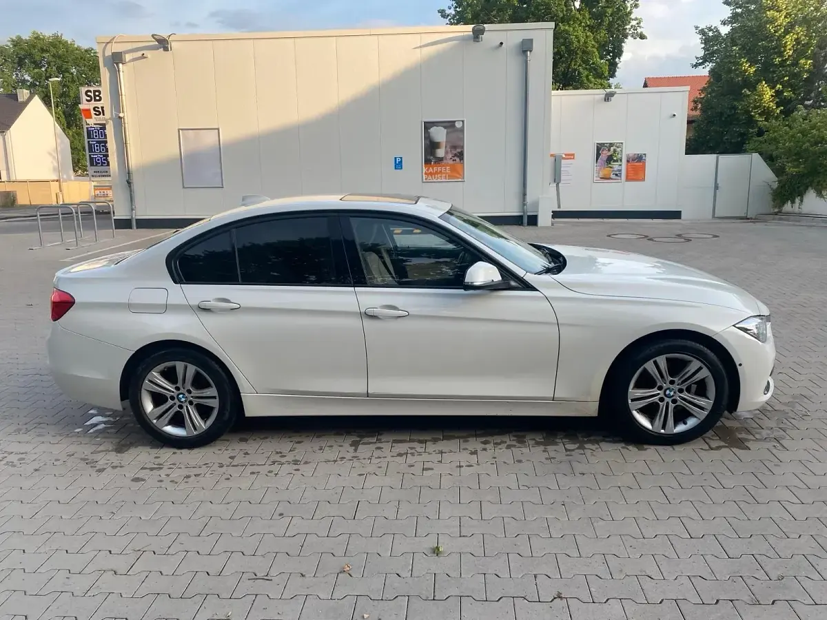 Gebraucht BMW 318 Sport Line 150 PS (110 kW) 2016 Weiß Limousine
