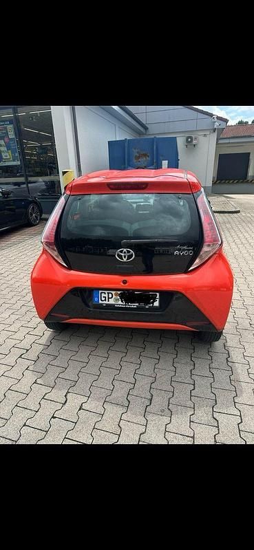 Gebraucht Toyota Aygo 69 PS (50 kW) 2014 Orange Kleinwagen
