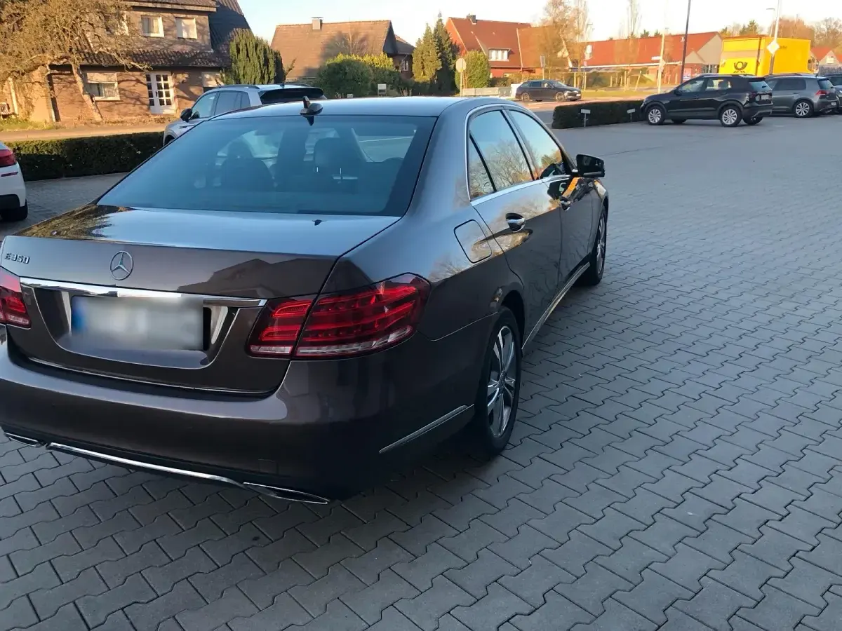 Gebraucht Mercedes E350 252 PS (185 kW) 2013 Braun Limousine