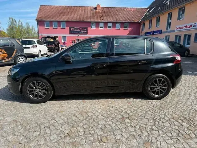 Gebraucht Peugeot 308 Active 125 PS (91 kW) 2014 Schwarz Limousine