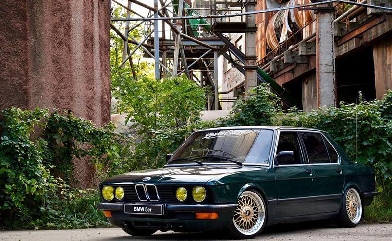 Grün Gebraucht 1984 BMW 524 Limousine | 10.000 € - Bild 1/4