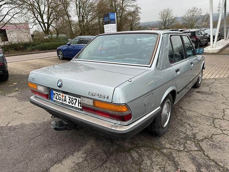 Gebraucht BMW 525 150 PS (110 kW) 1984 Blau Limousine