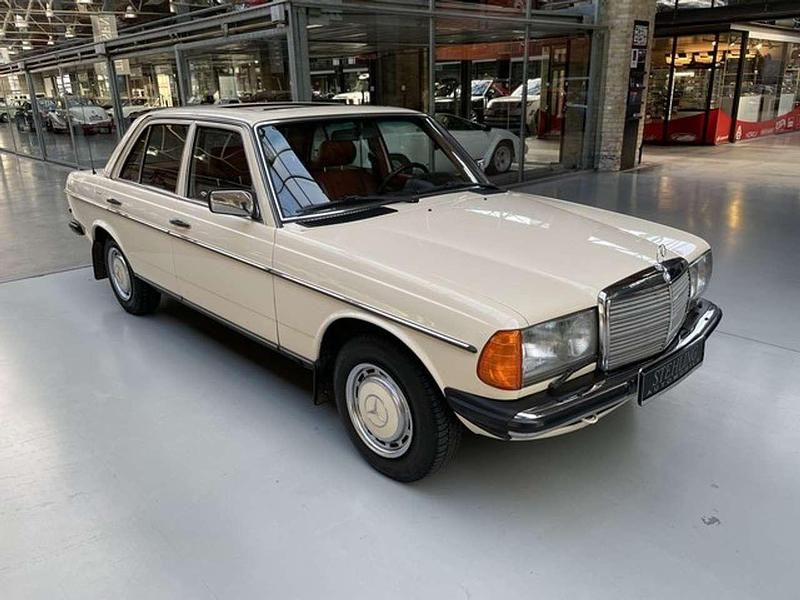 Gebraucht Mercedes E230 125 PS (91 kW) 1983 Beige Limousine