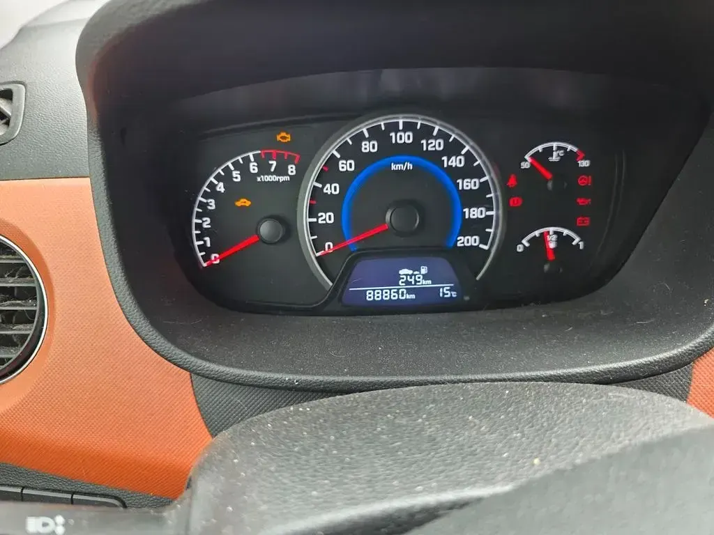 Gebraucht Hyundai i10 Style 87 PS (63 kW) 2018 Orange Kleinwagen