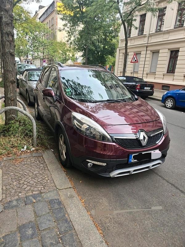 Andere farben Gebraucht 2015 Renault Scénic Van / Kleinbus | 8.499 € (Teuer) - Bild 1/4