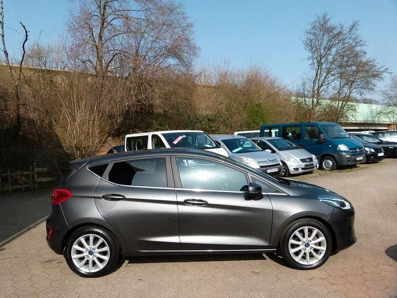 Gebraucht Ford Fiesta Titanium 101 PS (74 kW) 2019 Grau Kleinwagen