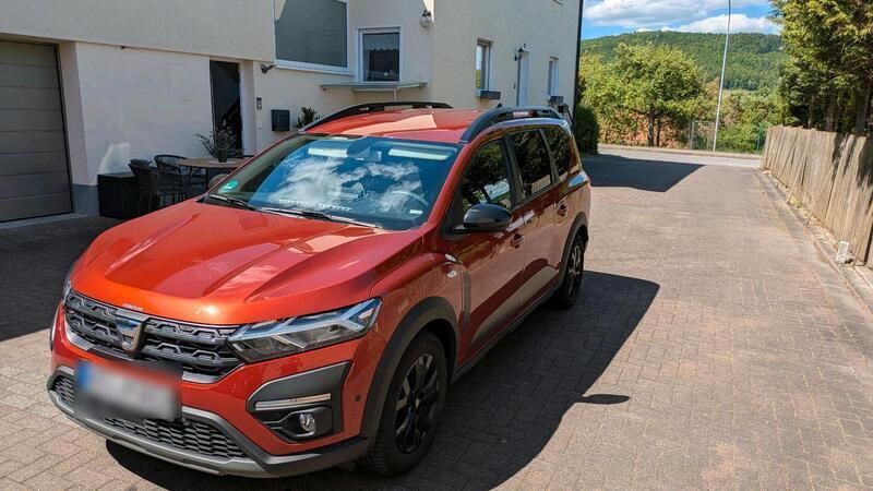 Braun Gebraucht 2022 Dacia Jogger Extreme Kombi | 16.800 € (Fairer Preis) - Bild 1/4