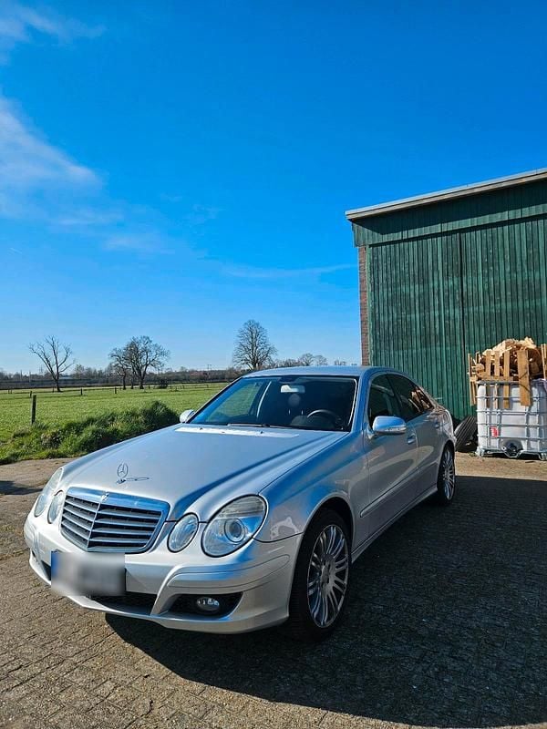 Second-hand Mercedes E200 184 CP (135 kW) 2007 Argintiu Berlinǎ