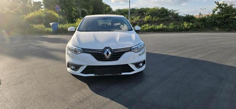 Weiß Gebraucht 2017 Renault Mégane IV Limousine | 8.350 € (Etwas zu teuer) - Bild 1/4