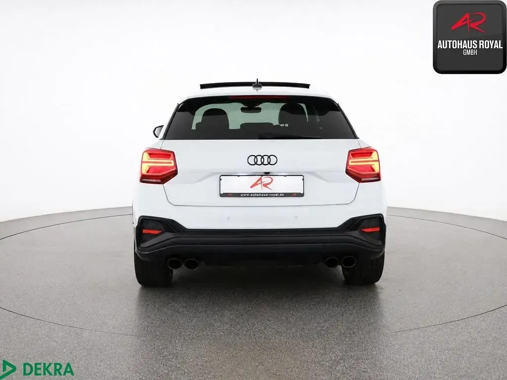 Gebraucht Audi SQ2 Sport 300 PS (220 kW) 2023 Gletscherweiß SUV