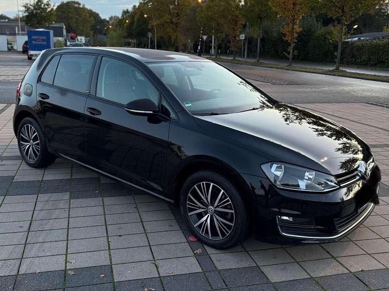 Gebraucht VW Golf VII Allstar 110 PS (80 kW) 2016 Deep black perleffekt Kleinwagen
