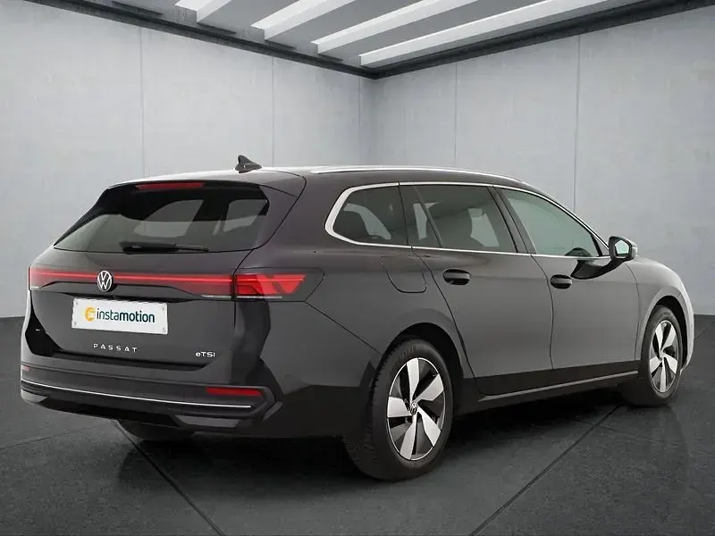 Gebraucht VW Passat 150 PS (110 kW) 2025 Schwarz Kombi