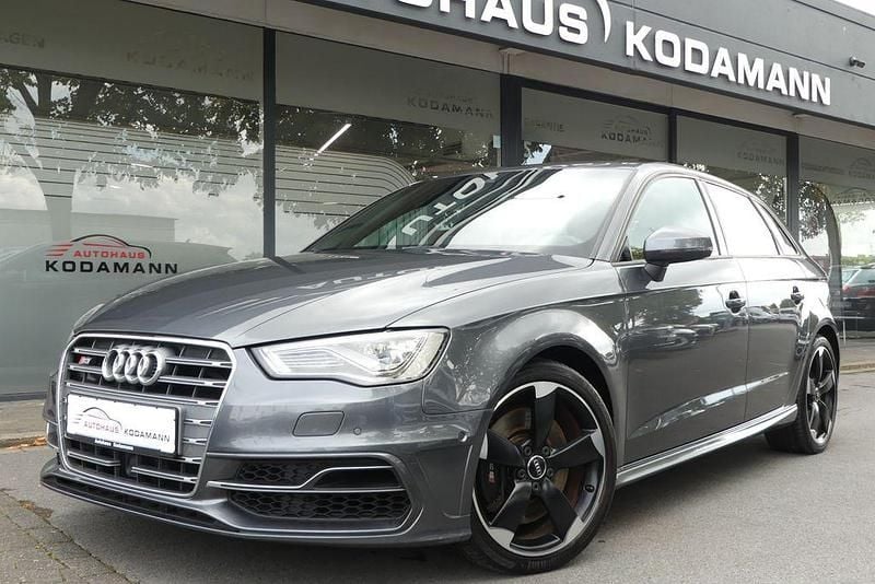 Grau Gebraucht 2016 Audi S3 Sport Limousine | 26.950 € (Fairer Preis) - Bild 1/4