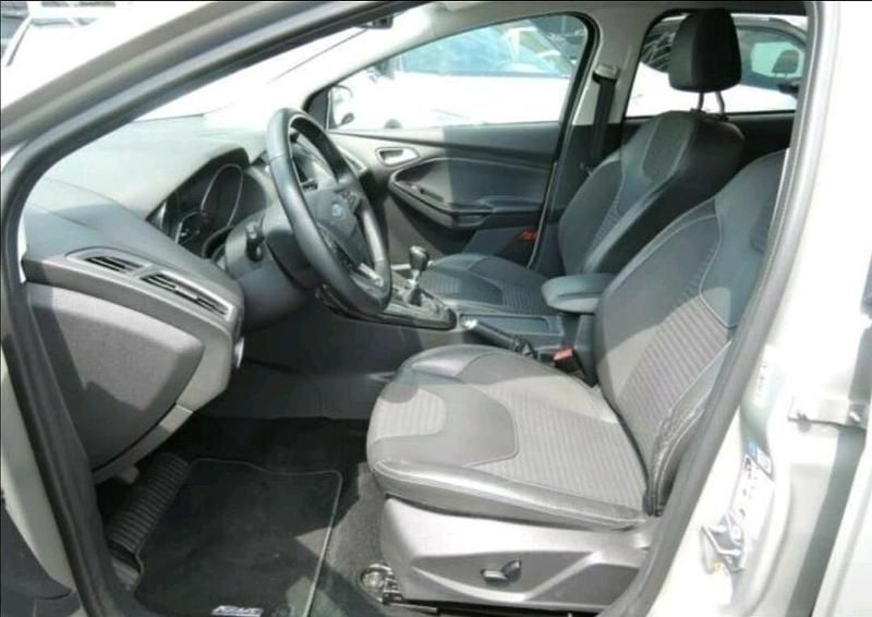 Gebraucht Ford Focus 116 PS (85 kW) 2016 Silber Kombi