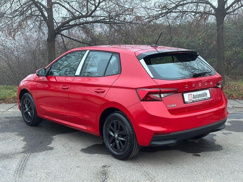 Neu Skoda 105 80 PS (58 kW) 2025 Rot Limousine