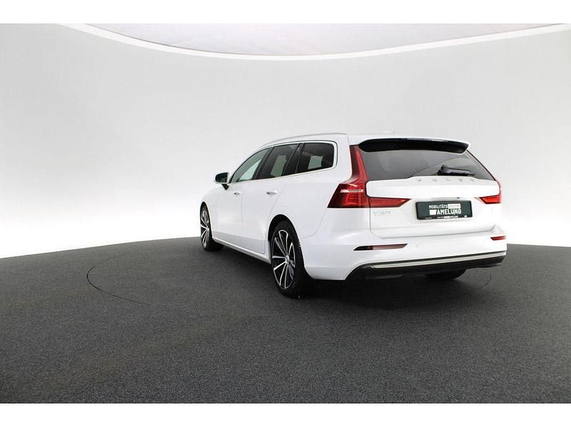Gebraucht Volvo V60 Core 398 PS (292 kW) 2022 Crystal weiss Kombi