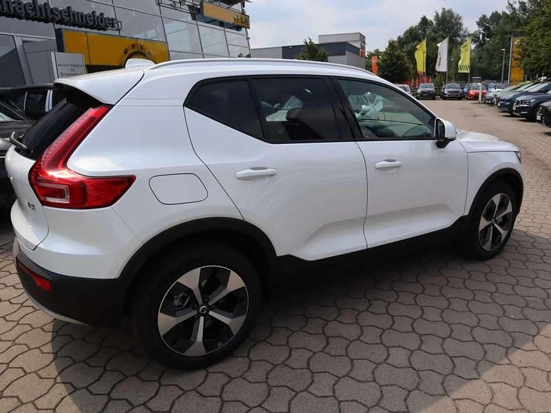 Gebraucht Volvo XC40 Core 163 PS (119 kW) 2024 Crystal weißperleffekt SUV