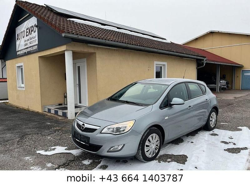 Silber Gebraucht 2011 Opel Astra Edition Limousine | 3.790 € (Guter Preis) - Bild 1/4