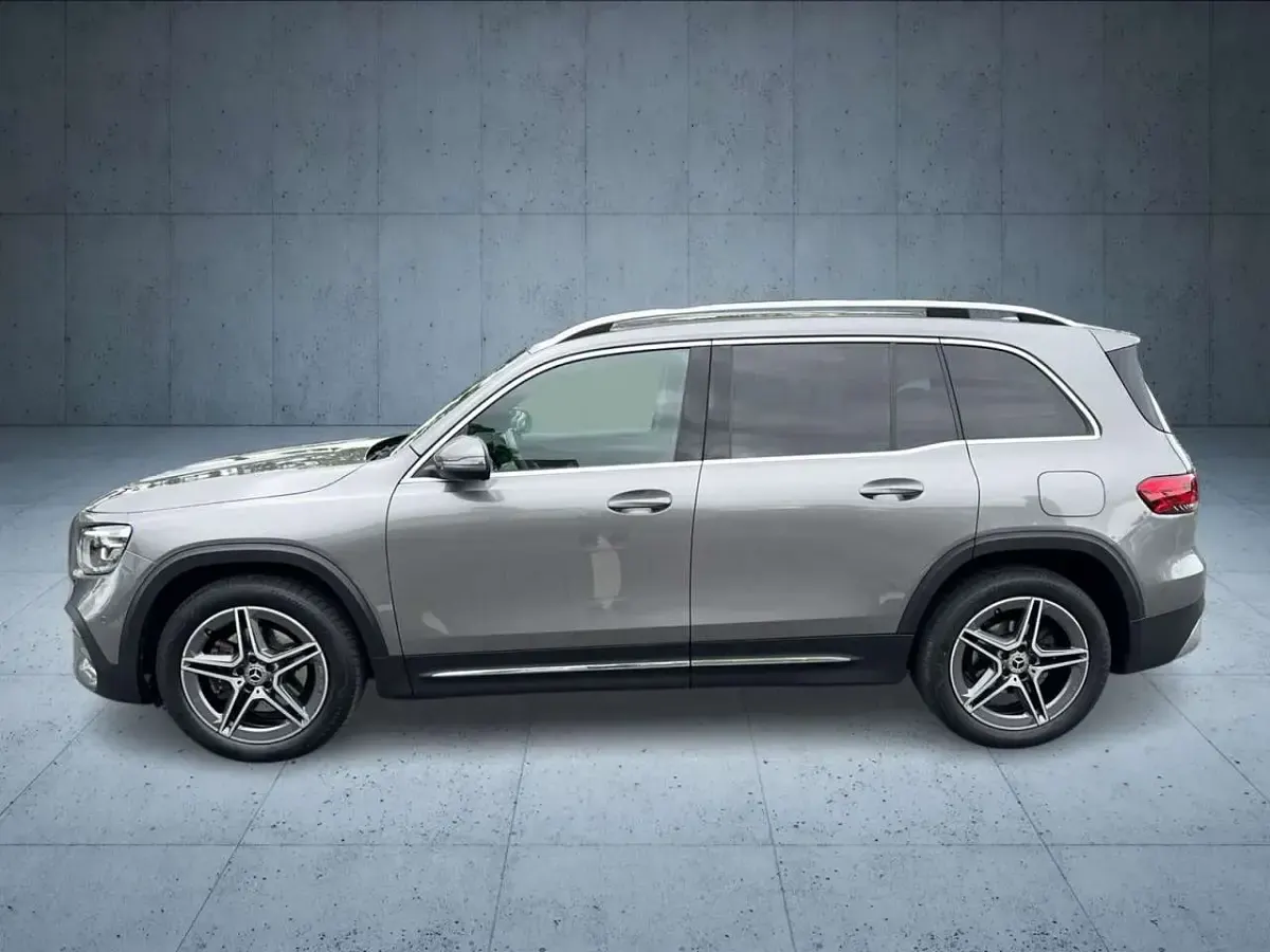 Gebraucht Mercedes GLB200 AMG line 163 PS (119 kW) 2020 Mountaingrau  met. SUV