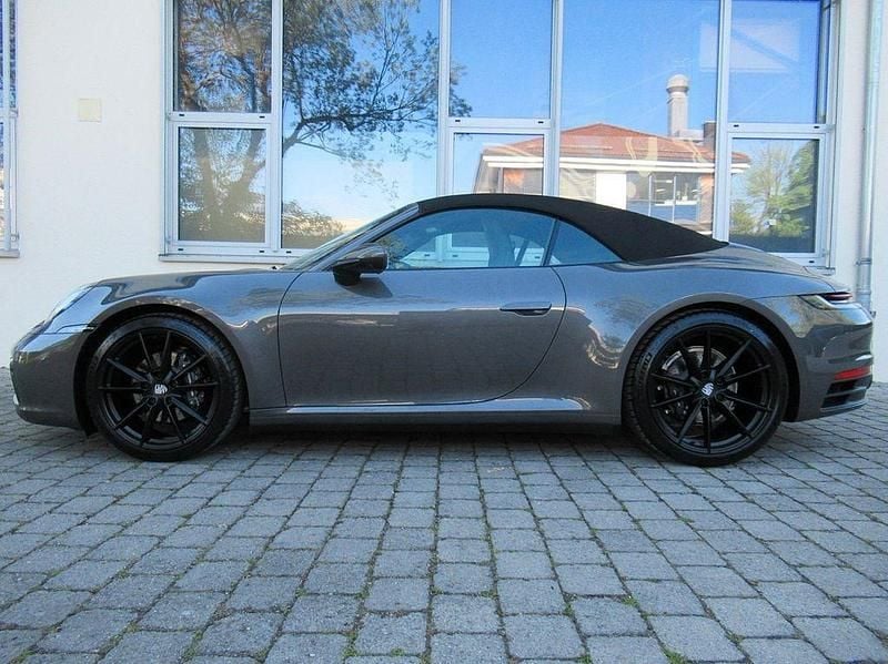 Grau Gebraucht 2024 Porsche 992 Cabrio | 129.950 € (Guter Preis) - Bild 1/4