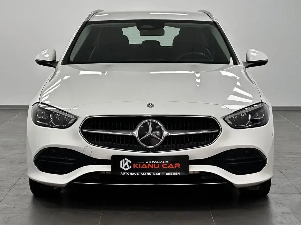 Gebraucht Mercedes 220 Avantgarde 200 PS (147 kW) 2022 Weiß Limousine