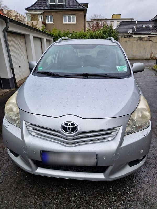 Gebraucht Toyota Verso 147 PS (108 kW) 2009 Grau Van / Kleinbus