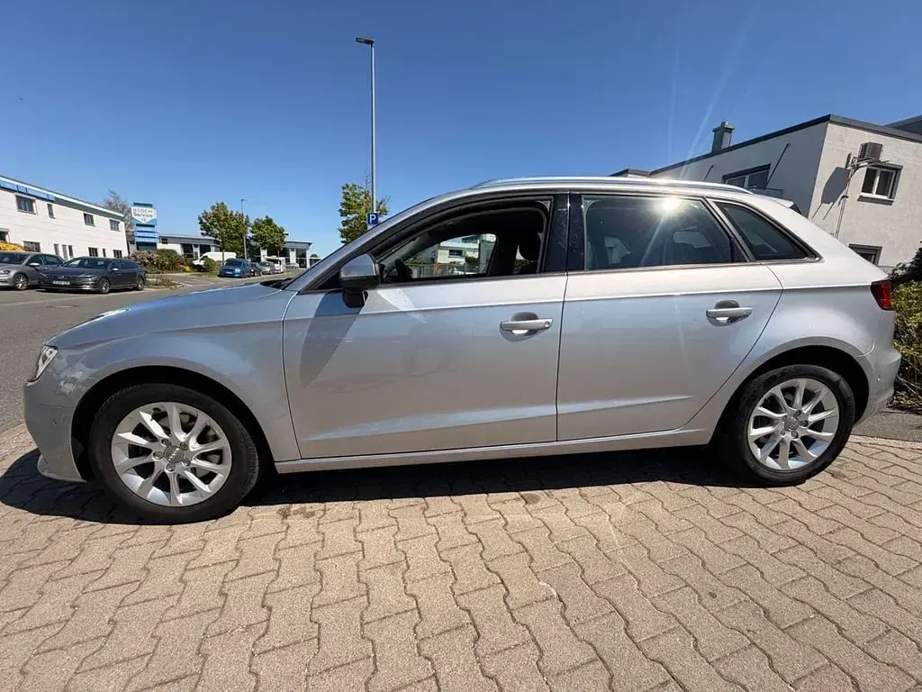Gebraucht Audi A3 110 PS (80 kW) 2015 Silber Limousine