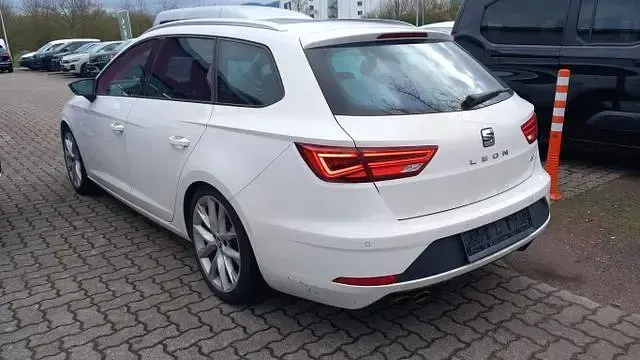 Gebraucht Seat Leon ST FR 150 PS (110 kW) 2017 Candyweiß candyweiß Kombi