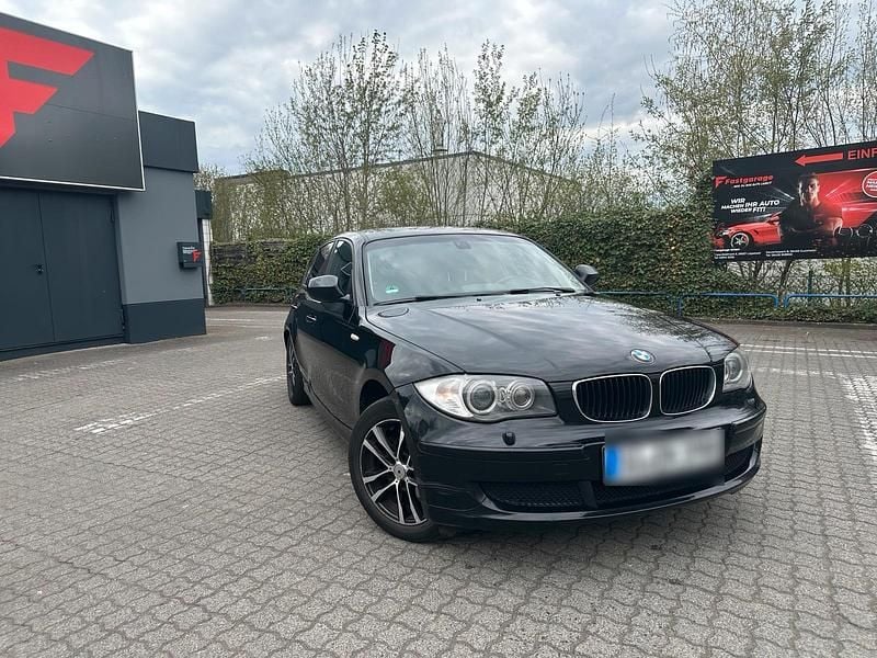Second-hand BMW 320 143 CP (105 kW) 2010 Negru Hatchback
