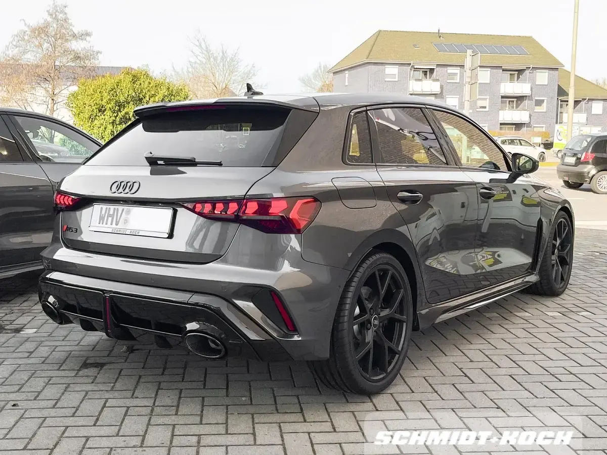 Neu Audi RS3 Sport 400 PS (294 kW) 2026 Grau Limousine