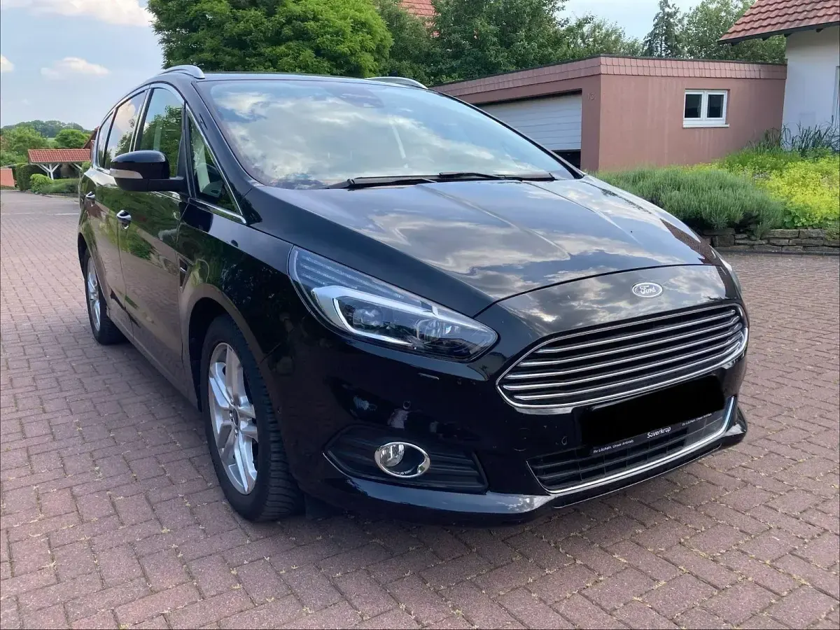 Używany Ford S-MAX Titanium 165 KM (121 kW) 2019 Czarny Minivan