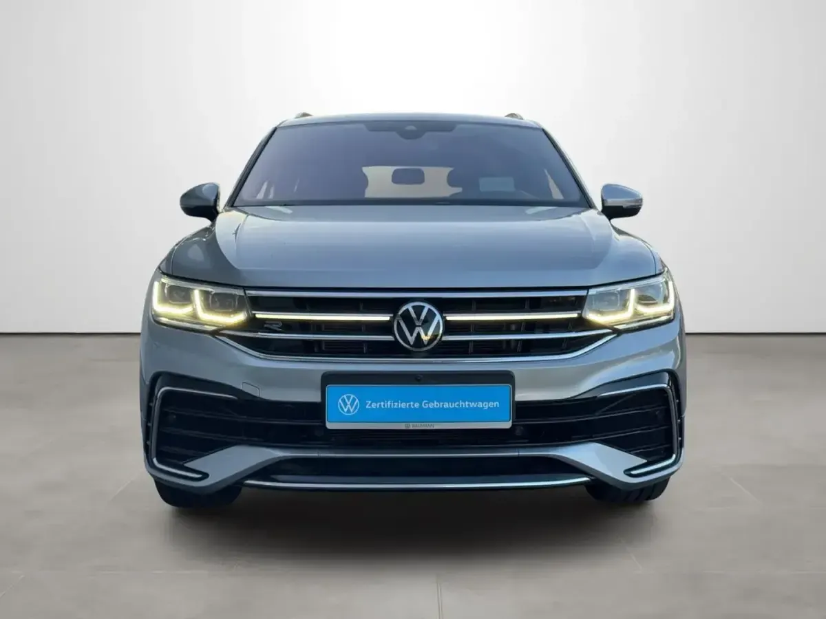 Gebraucht VW Tiguan Allspace R-line 245 PS (180 kW) 2023 Pyrit silber metallic SUV