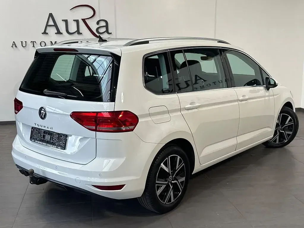 Gebraucht VW Touran Highline 150 PS (110 kW) 2021 Weiß Van / Kleinbus