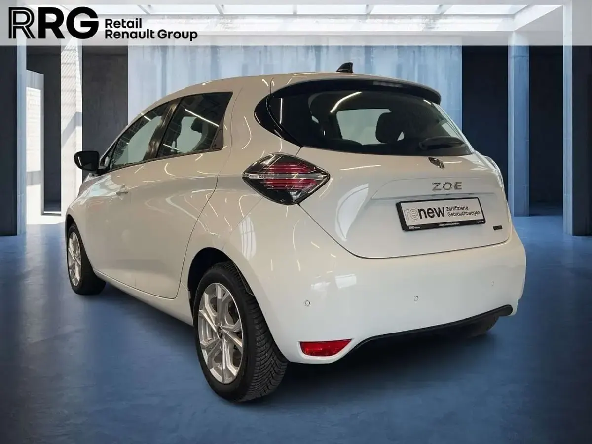 Gebraucht Renault Zoe Evolution 50 kW (69 PS) 2023 Gletscherweiss (weiß) Kleinwagen