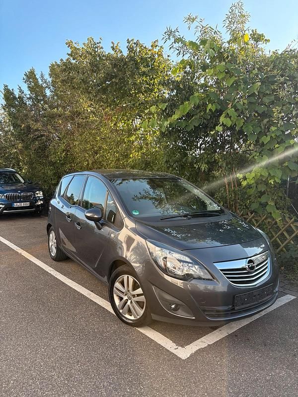 Silber Gebraucht 2012 Opel Meriva Van / Kleinbus | 2.600 € (Fairer Preis) - Bild 1/4