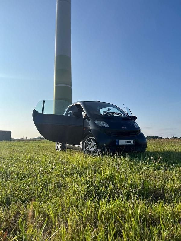 Schwarz Gebraucht 2000 Smart ForTwo Coupé Kleinwagen | 1.000 € (Fairer Preis) - Bild 1/4
