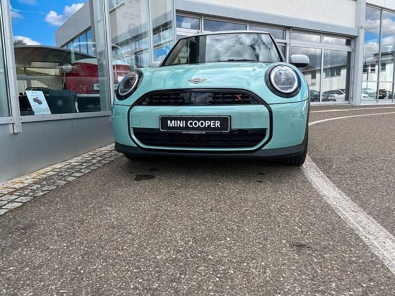 Używany Mini Cooper S Classic 204 KM (150 kW) 2025 Zielony Hatchback