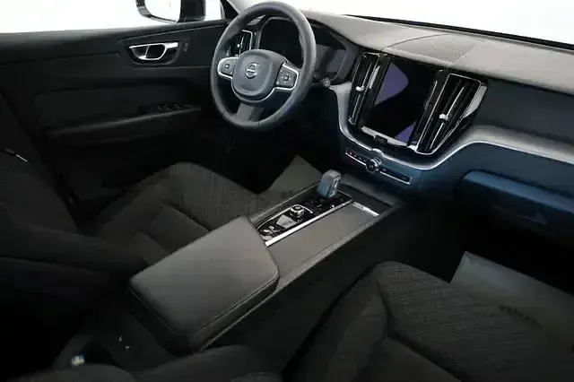Gebraucht Volvo XC60 Core 197 PS (144 kW) 2022 Onyx black / metallic (metallic) SUV
