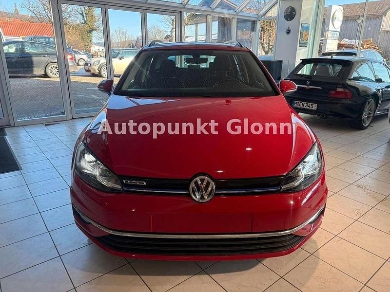 Gebraucht VW Golf VII Comfortline 131 PS (96 kW) 2019 Rot Kombi