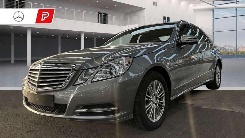 Silber Gebraucht 2012 Mercedes E200 Elegance Limousine | 12.490 € (Fairer Preis) - Bild 1/4