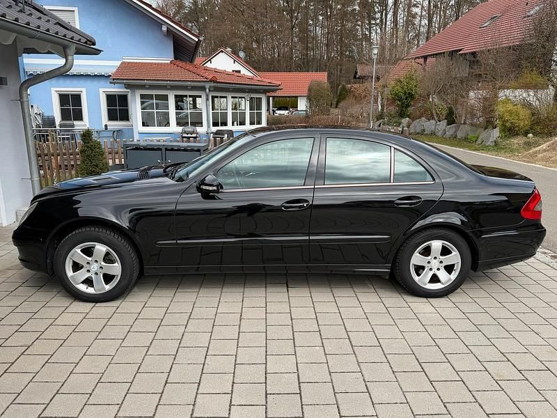 Second-hand Mercedes E200 184 CP (135 kW) 2006 Negru Berlinǎ