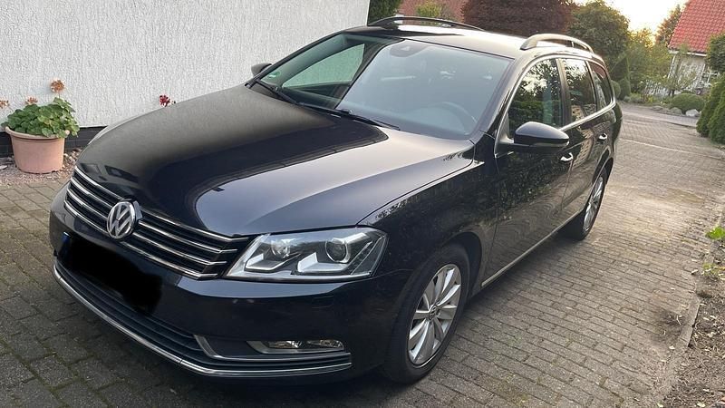 Schwarz Gebraucht 2013 VW Passat Kombi | 8.490 € (Fairer Preis) - Bild 1/4