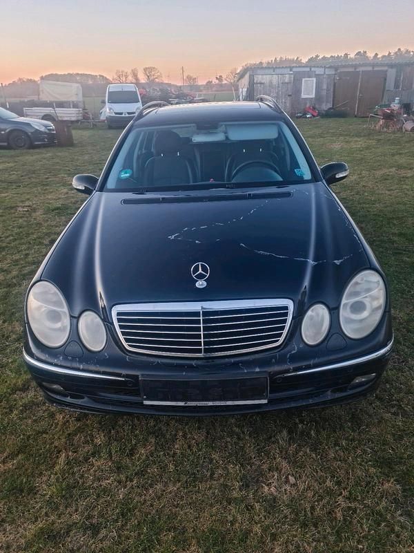 Gebraucht Mercedes E240 177 PS (130 kW) 2004 Schwarz Kombi
