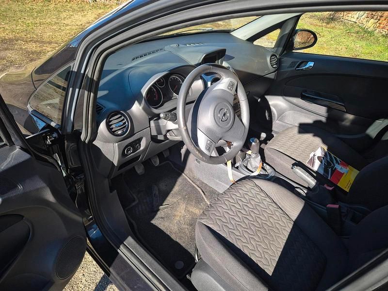 Gebraucht Opel Corsa 101 PS (74 kW) 2013 Schwarz Kleinwagen