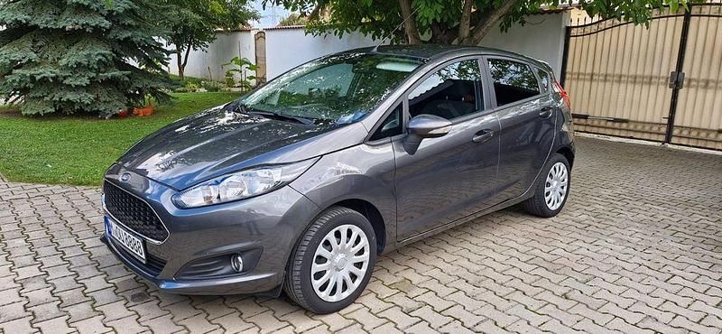 Grau Gebraucht 2016 Ford Fiesta Celebration Kleinwagen | 7.990 € (Fairer Preis) - Bild 1/4