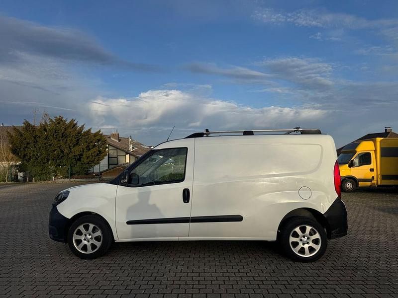 Gebraucht Fiat Doblò 120 PS (88 kW) 2019 Weiß Van / Kleinbus