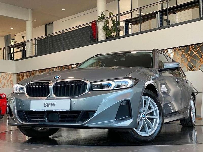Gebraucht BMW 318 150 PS (110 kW) 2023 Grau Kombi
