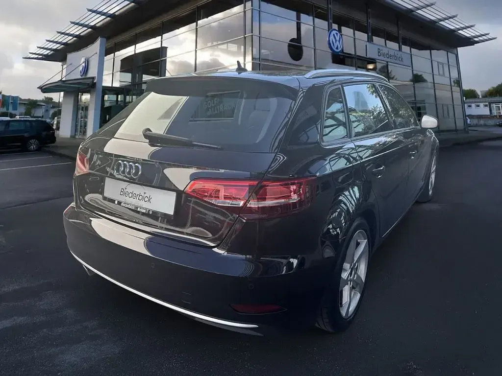 Gebraucht Audi A3 Sport 116 PS (85 kW) 2018 Mythosschwarz (metallic) Limousine