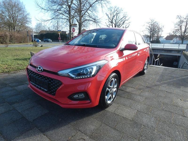 Gebraucht Hyundai i20 Style 101 PS (74 kW) 2018 Rot Limousine