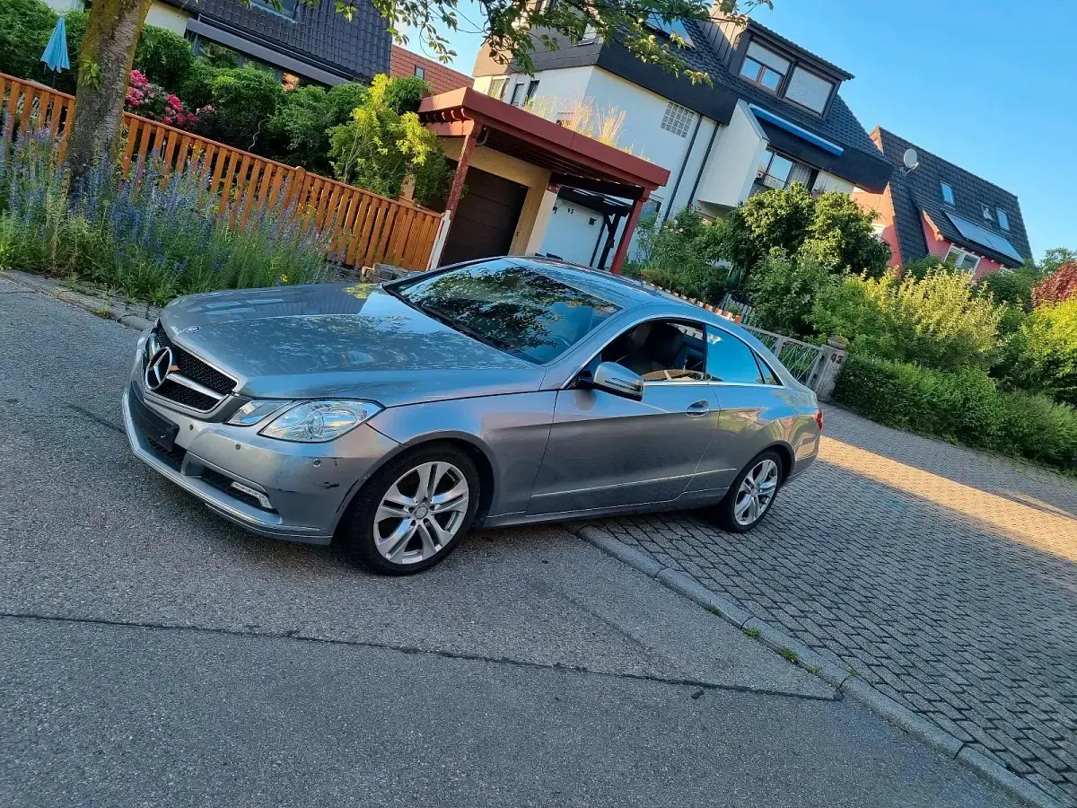 Gebraucht Mercedes E250 204 PS (150 kW) 2011 Grau Coupé